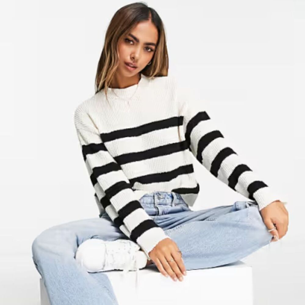 Pull & Bear Striped Knit Sweater - Black & White Crewneck Pullover - Small
